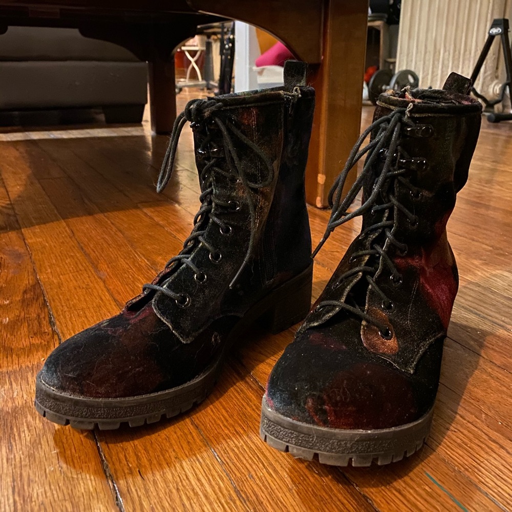 Madden Girl Eloisee Velvet Floral combat boot SZ8